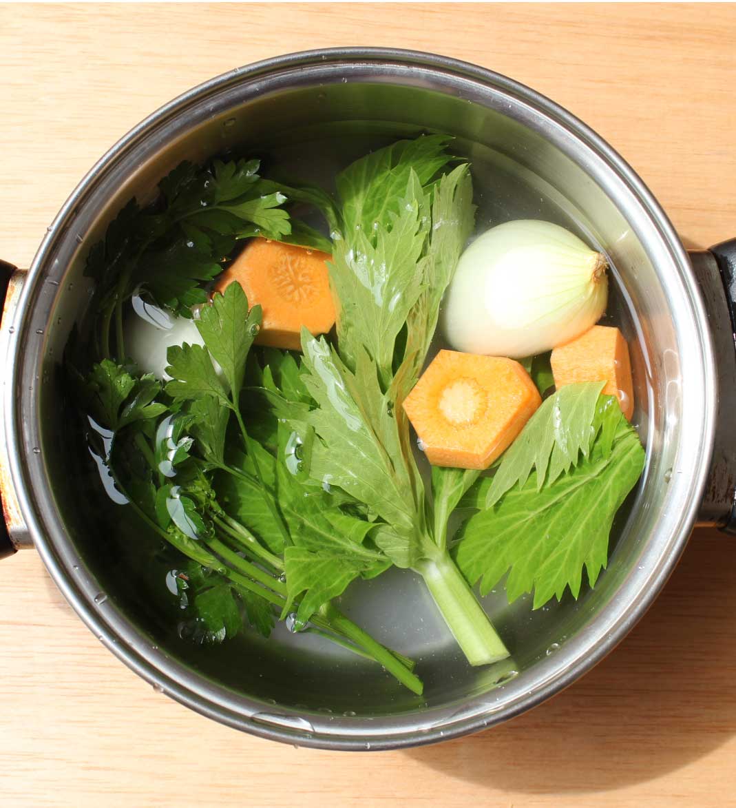 Caldo o fondo de verduras preparacion